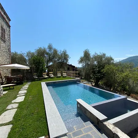 Exclusive 15th Century Castle, Between Cinque Terre And Portofino, Offering Complete Privacy And A Private Infinity Pool Casa de Férias