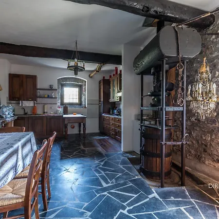 Casa de Férias Exclusive 15th Century Castle, Between Cinque Terre And Portofino, Offering Complete Privacy And A Private Infinity Pool