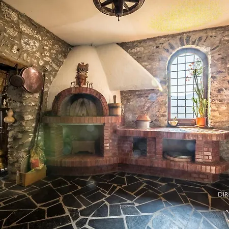 Casa de Férias Exclusive 15th Century Castle, Between Cinque Terre And Portofino, Offering Complete Privacy And A Private Infinity Pool Leivi